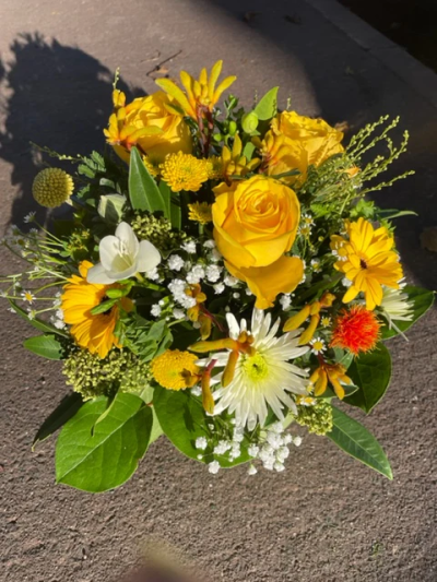 Ray of Sunshine Hatbox - This classical stylish collection of flowers make this hatbox the perfect gift - skilfully handled by our expert florists, and delivered in water for extra freshness.﻿

Please note: for seasonal and other supply reasons, we may occasionally substitute some of the blooms shown in the image. We will always try to be true to the bouquet's colour coordination, style, and shape and guarantee to give you the full value paid. If you have any queries, please email or call us and we would be delighted to confirm availability and explain alternatives. See the 'Contact Us' section.