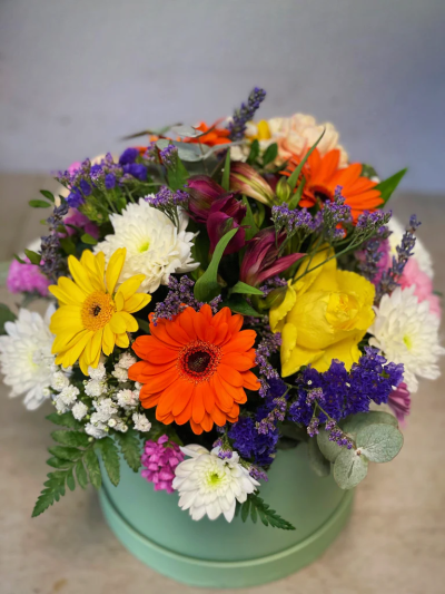 Happy Days Hatbox - This classical stylish collection of flowers make this hatbox the perfect gift - skilfully handled by our expert florists, and delivered in water for extra freshness.


Please note: we may occasionally substitute some of the blooms shown in the image for seasonal and other supply reasons. We will always try to be true to the bouquet's colour coordination, style, and shape and guarantee to give you the full value paid. If you have any queries, please email or call us and we would be delighted to confirm availability and explain alternatives. See the 'Contact Us' section.