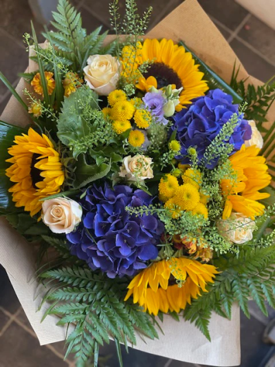 Good Morning Bouquet - This exclusive Good Morning Bouquet combines with a beautiful set of flowers. The freshness and quality show what our fresh flowers are known for.

The image shows a Large Size

Please note: for seasonal and other supply reasons, we may occasionally substitute some of the blooms shown in the image. We will always try to be true to the bouquet's colour coordination, style, and shape and guarantee to give you the full value paid. If you have any queries, please email or call us and we would be delighted to confirm availability and explain alternatives. See the 'Contact Us' section.
