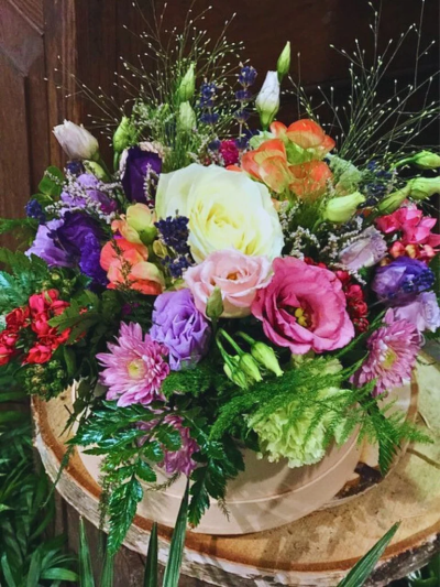 Barna Sensational Hatbox - This classical stylish collection of flowers make this hatbox the perfect gift - skilfully handled by our expert florists, and delivered in water for extra freshness.


Please note: we may occasionally substitute some of the blooms shown in the image for seasonal and other supply reasons. We will always try to be true to the bouquet's colour coordination, style, and shape and guarantee to give you the full value paid. If you have any queries, please email or call us and we would be delighted to confirm availability and explain alternatives. See the 'Contact Us' section.