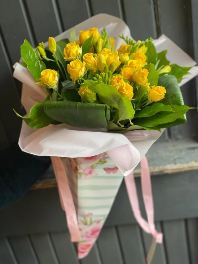 Golden Spring Bouquet - For who doesn’t like red! 

The image shows Large Size
 This classical stylish collection of flowers makes this hand tied the perfect gift. Professionally arranged and delivered by Go Dutch. Available for same-day delivery when ordered before 2 pm.

Please note: for seasonal and other supply reasons we may, from time to time, substitute some of the blooms shown in the image. We will always try to be true to the colour co-ordination, style and shape of the bouquet and will always guarantee to give you the full value paid. If you have any queries, please email or call us and we would be delighted to confirm availability and or explain alternatives. See 'contact us' section.